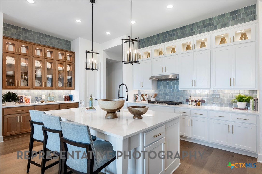 186 Lacey Oak Property Photo 2