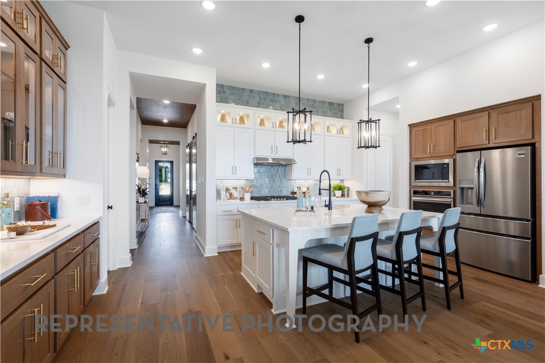 186 Lacey Oak Property Photo 4
