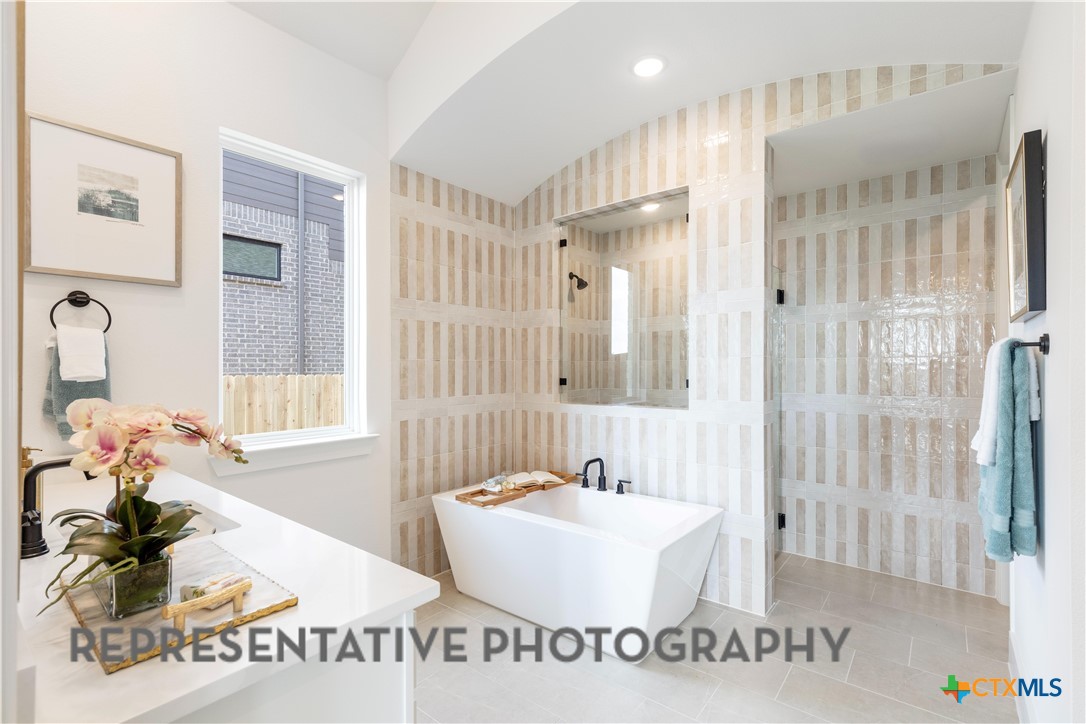 186 Lacey Oak Property Photo 14