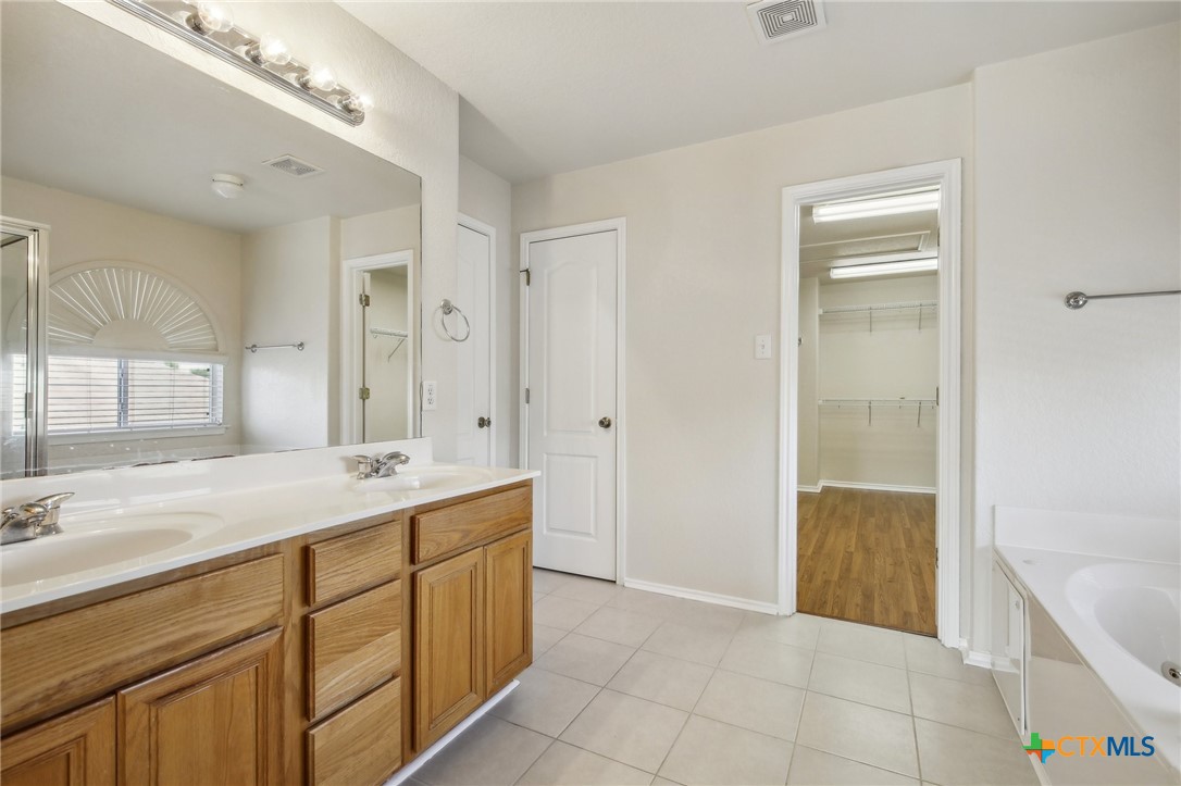 2430 Dove Crossing Drive Property Photo 17
