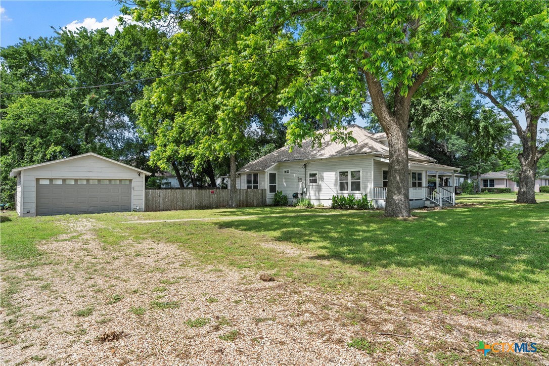 407 E 7th Street Property Photo 5