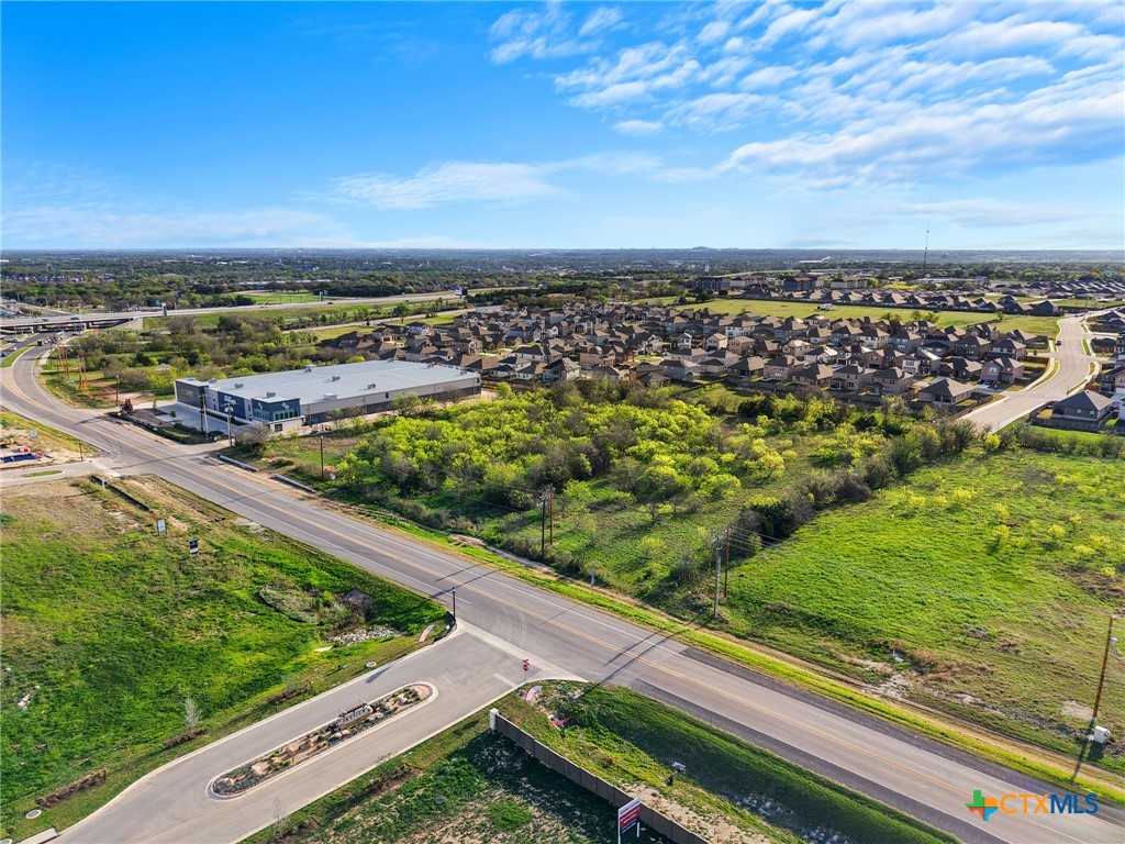 1820 S Loop 121 Property Photo 4