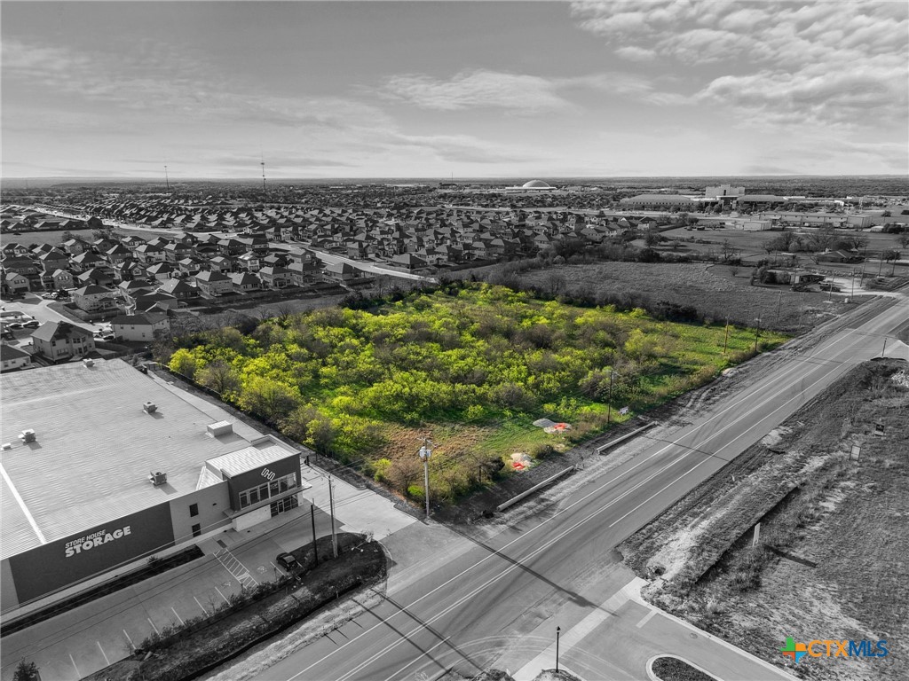 1820 S Loop 121 Property Photo 5
