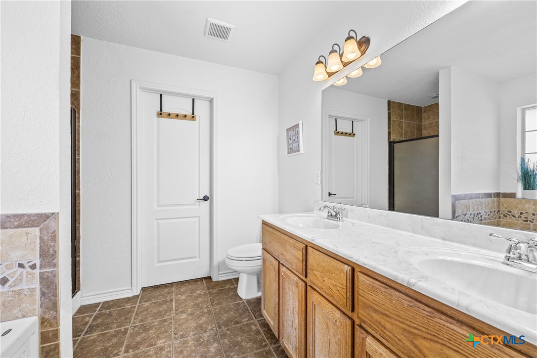 3704 Dewitt County Court Property Photo 12