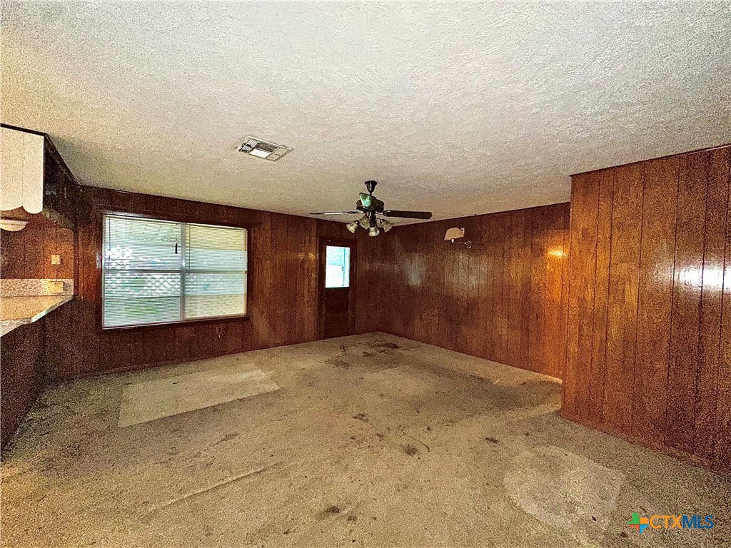 408 E King Property Photo 9