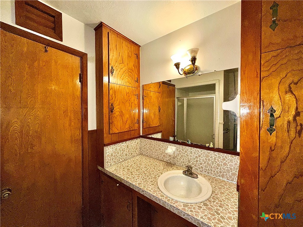 408 E King Property Photo 21