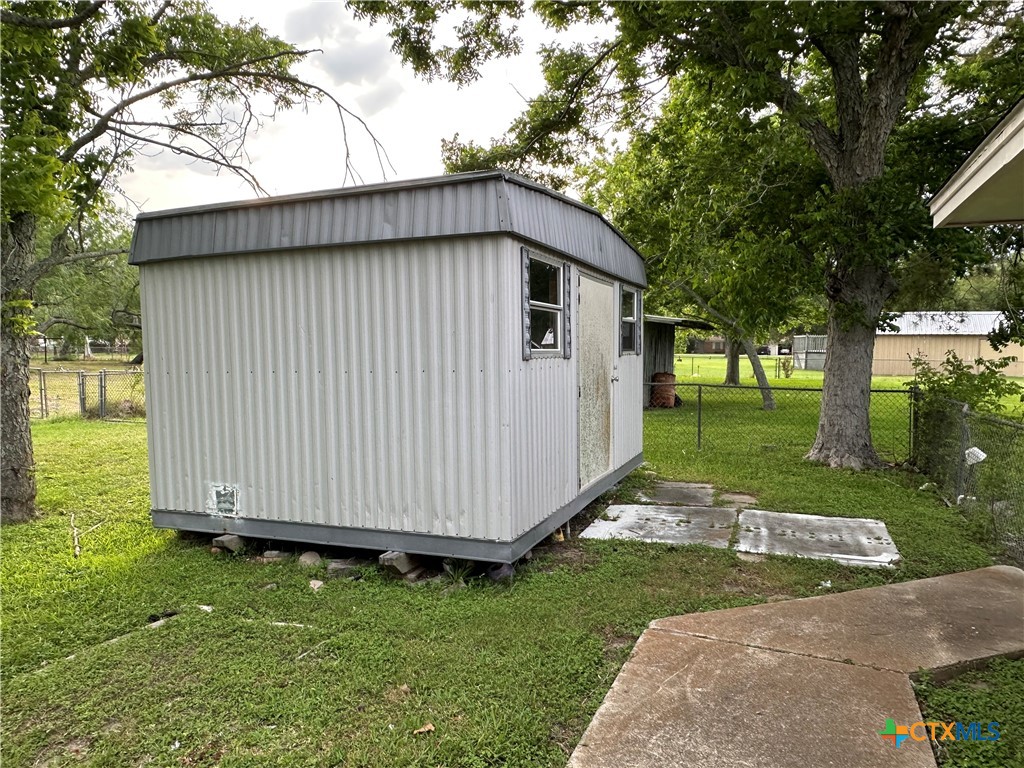 408 E King Property Photo 33