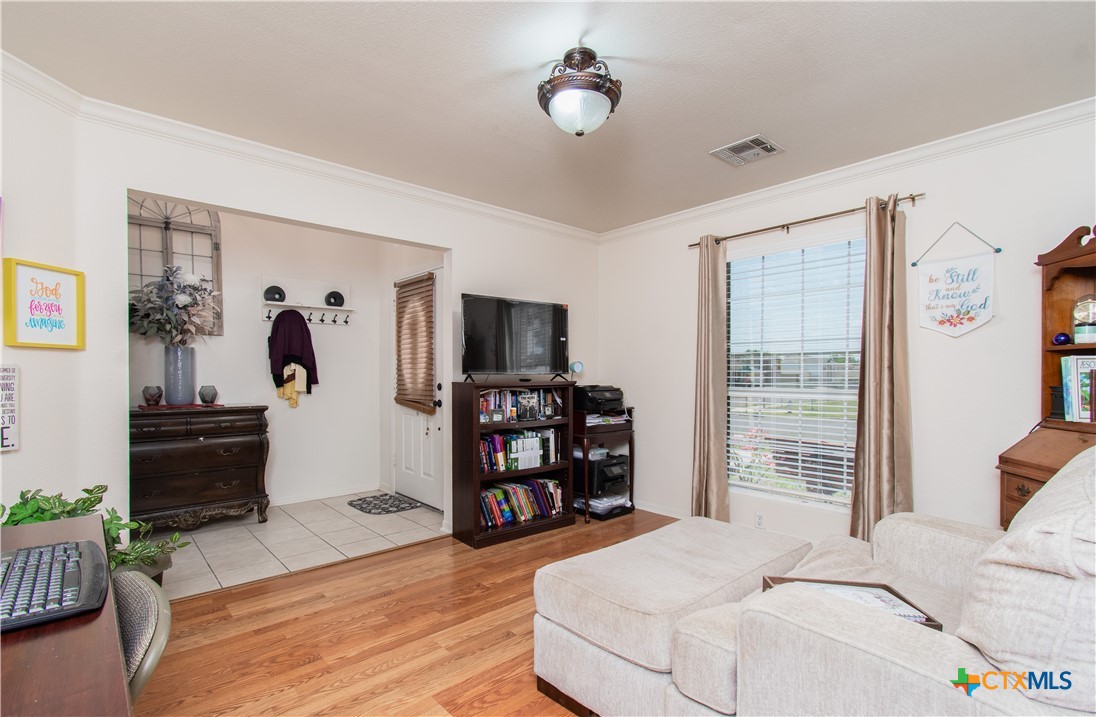 2409 Eppinette Drive Property Photo 2