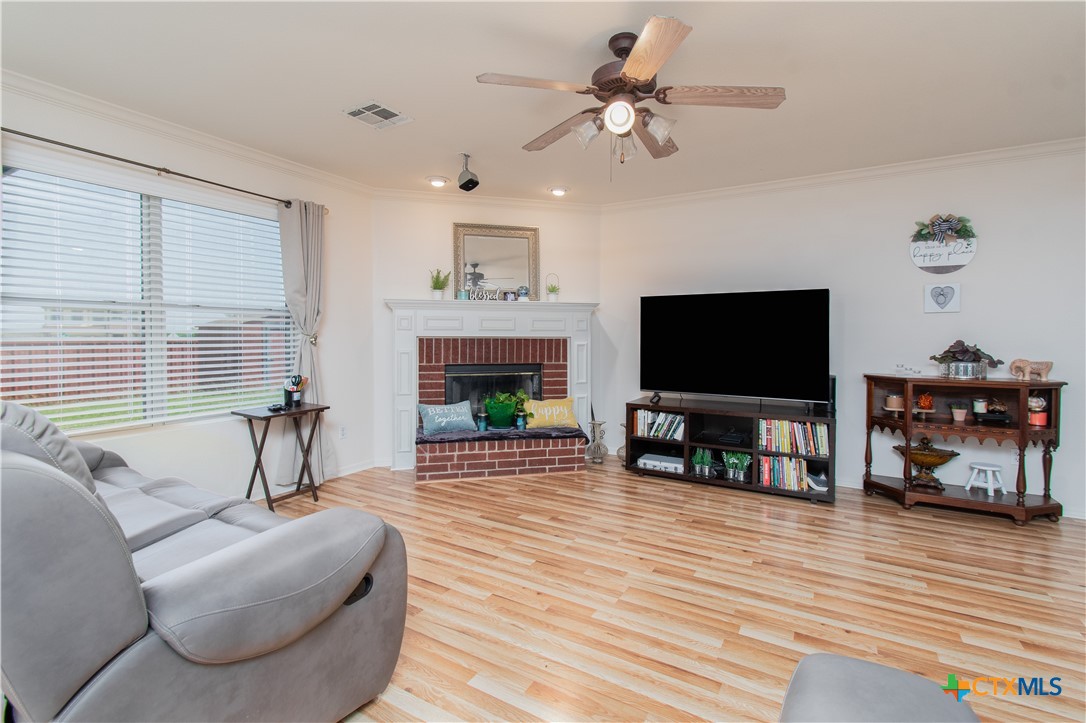 2409 Eppinette Drive Property Photo 4