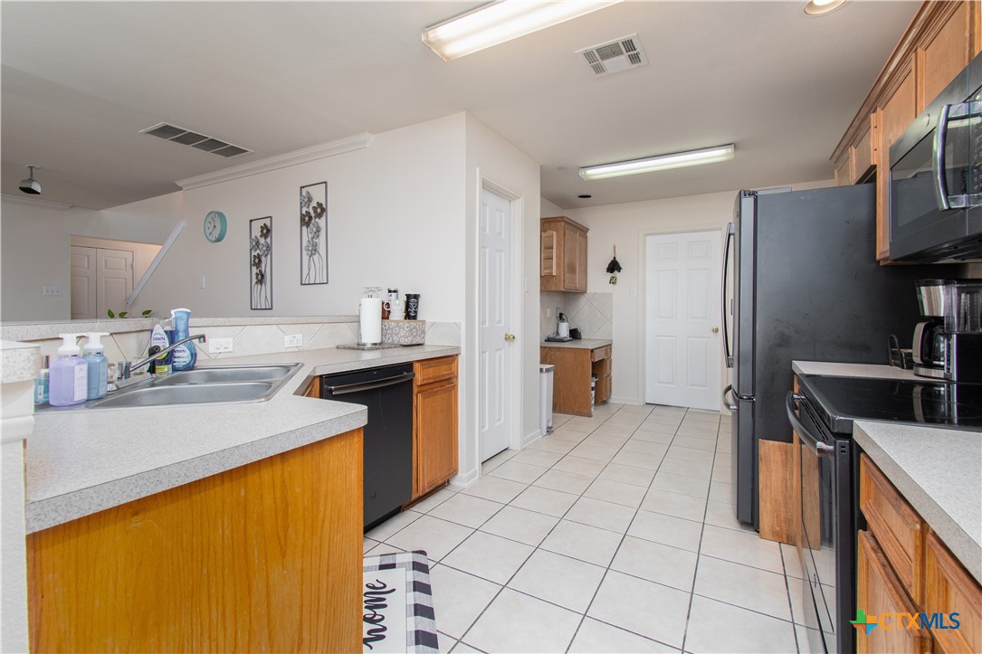 2409 Eppinette Drive Property Photo 7