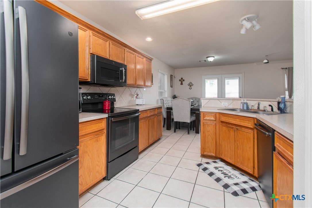 2409 Eppinette Drive Property Photo 8