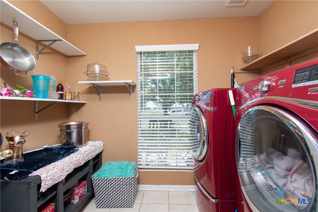 2409 Eppinette Drive Property Photo 11