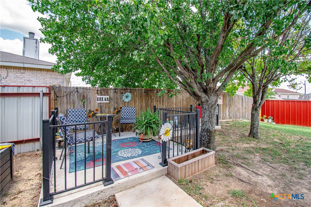 2409 Eppinette Drive Property Photo 23