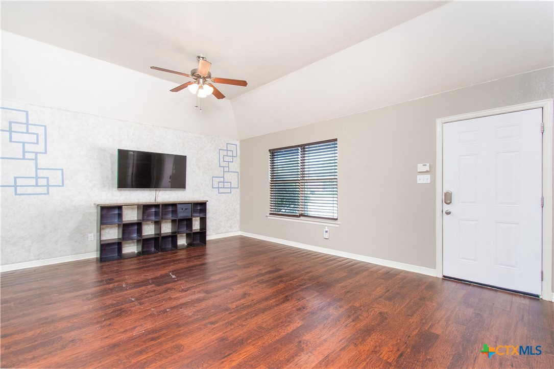 605 Draper Drive Property Photo 3