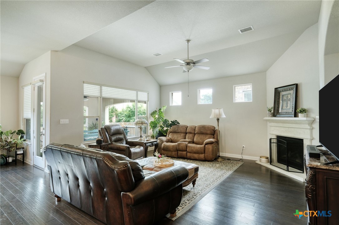 2909 Saint Paul Rivera Property Photo 4