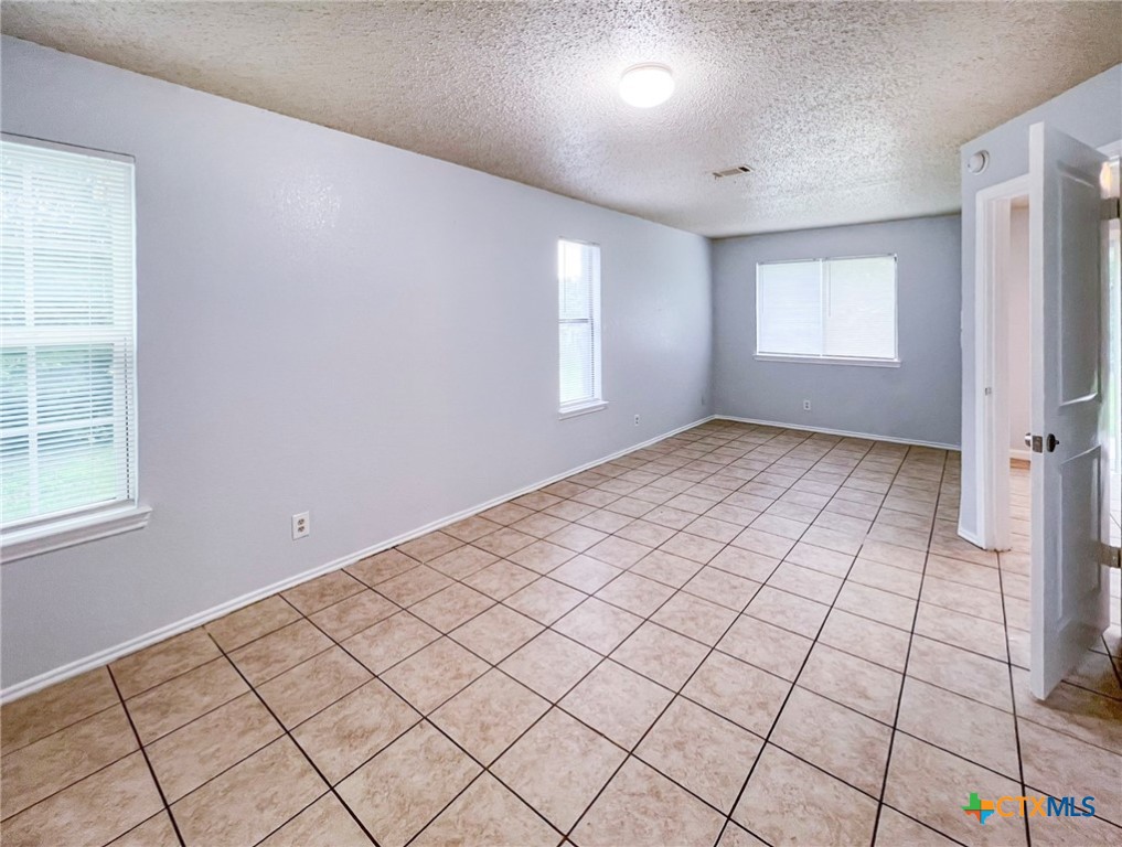 2408 Kirk Circle Property Photo 8