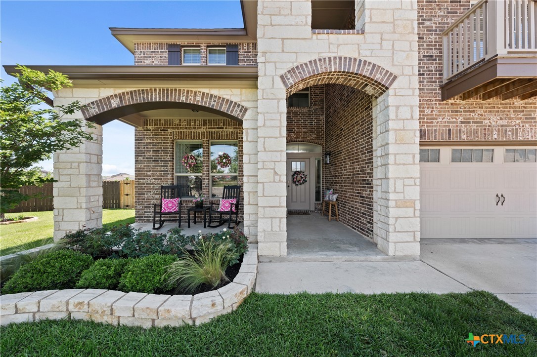 8602 Hidden Oaks Drive Property Photo 3