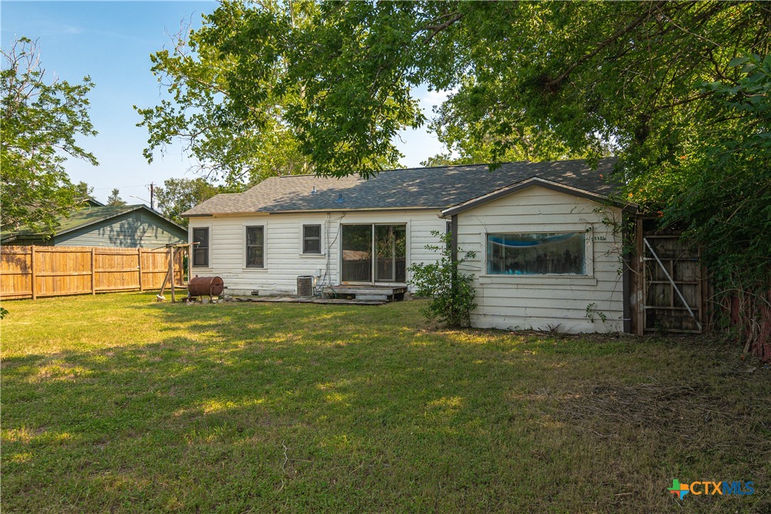 702 Baker Property Photo 4