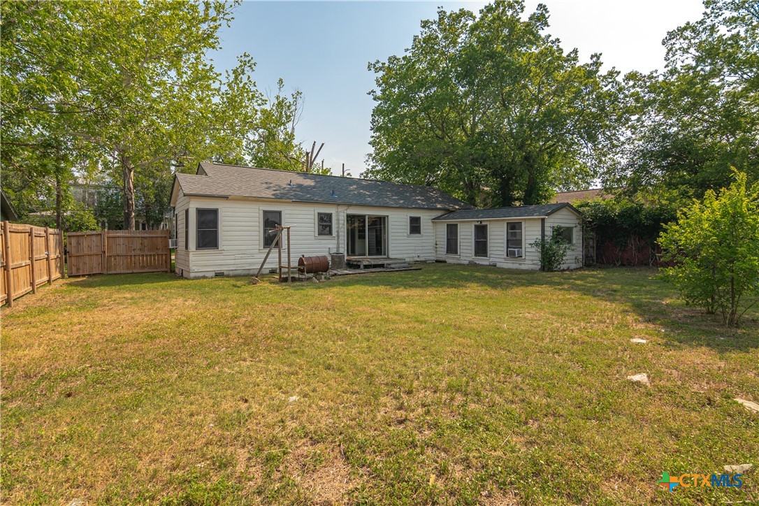 702 Baker Property Photo 5