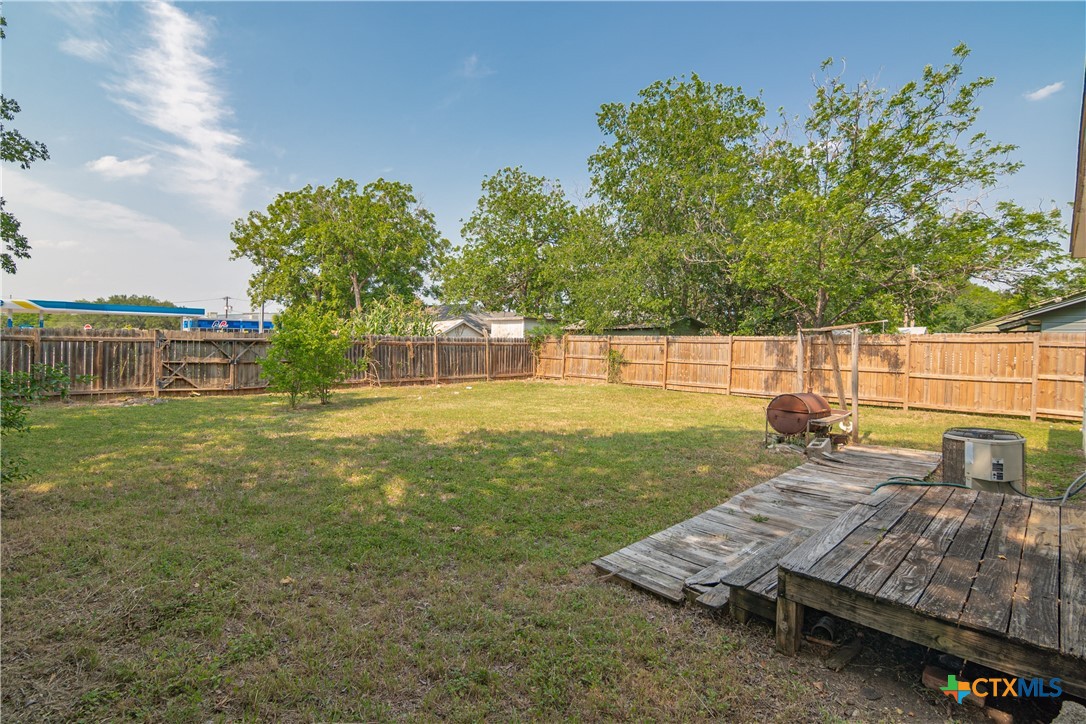 702 Baker Property Photo 6