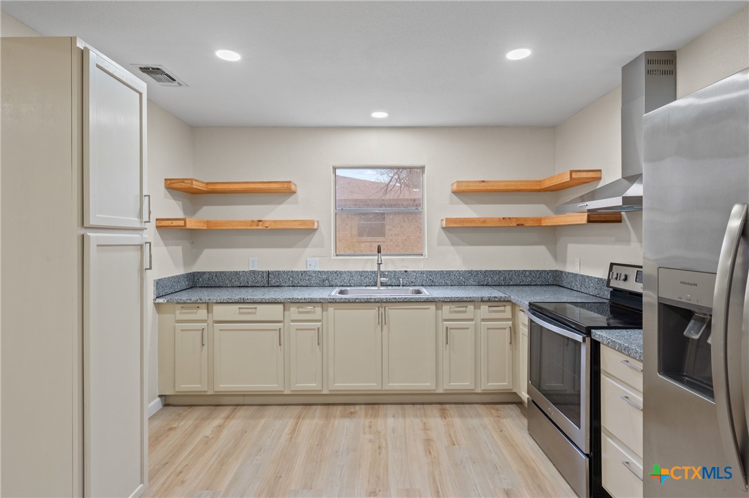 2225 Herrington Street Property Photo 10