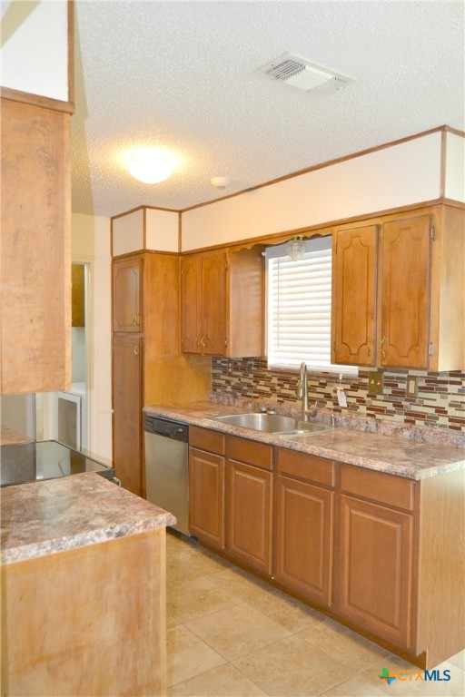 2401 Ridglea Court Property Photo 5