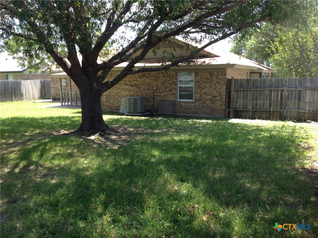 2401 Ridglea Court Property Photo 12