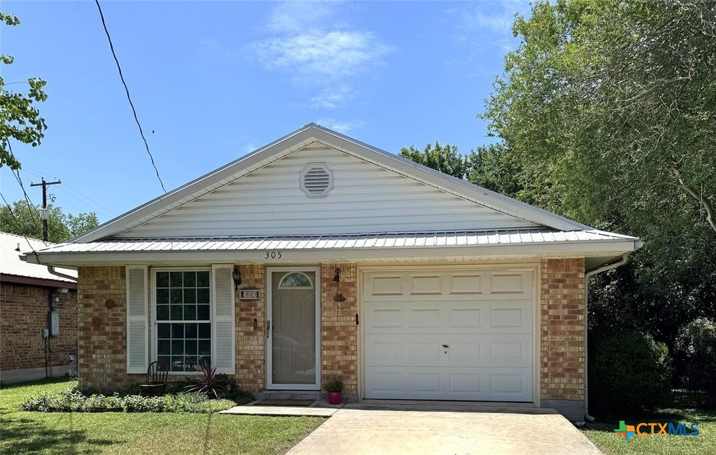 305 Ivy Avenue Property Photo 1