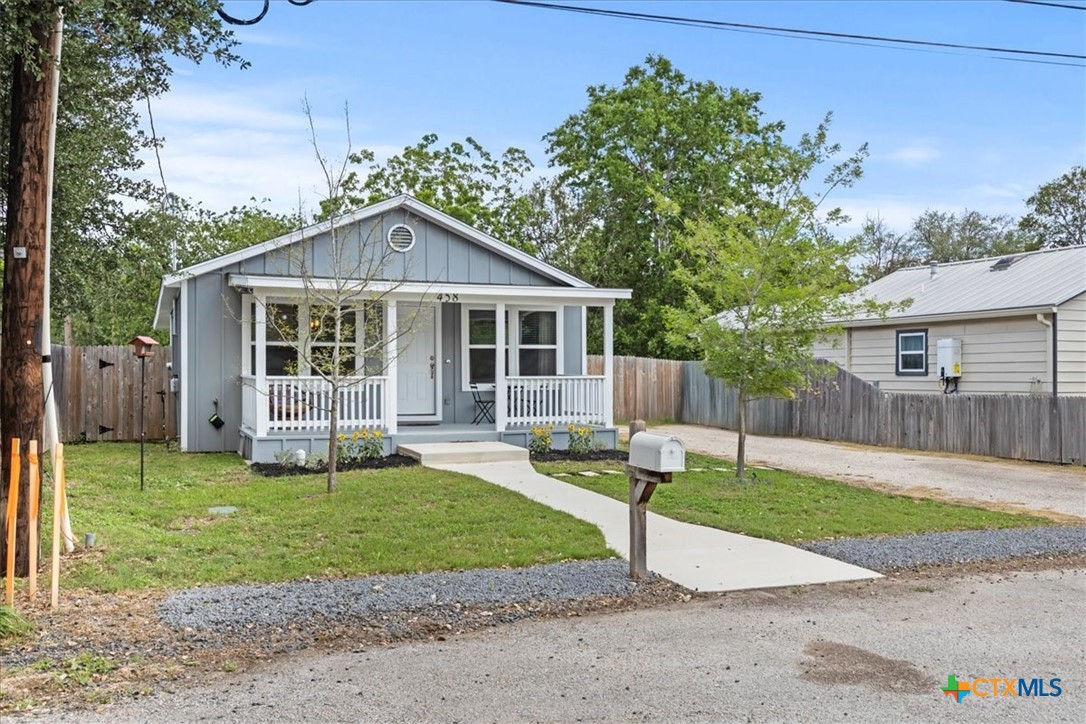 458 Seele Street Property Photo 2