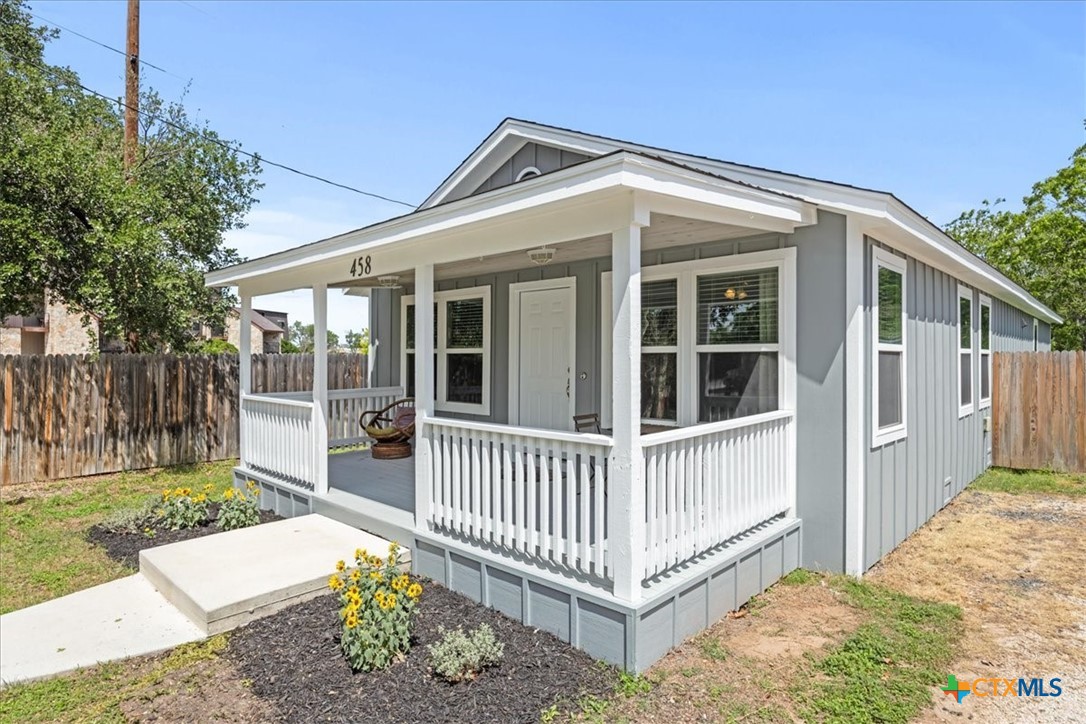 458 Seele Street Property Photo 4