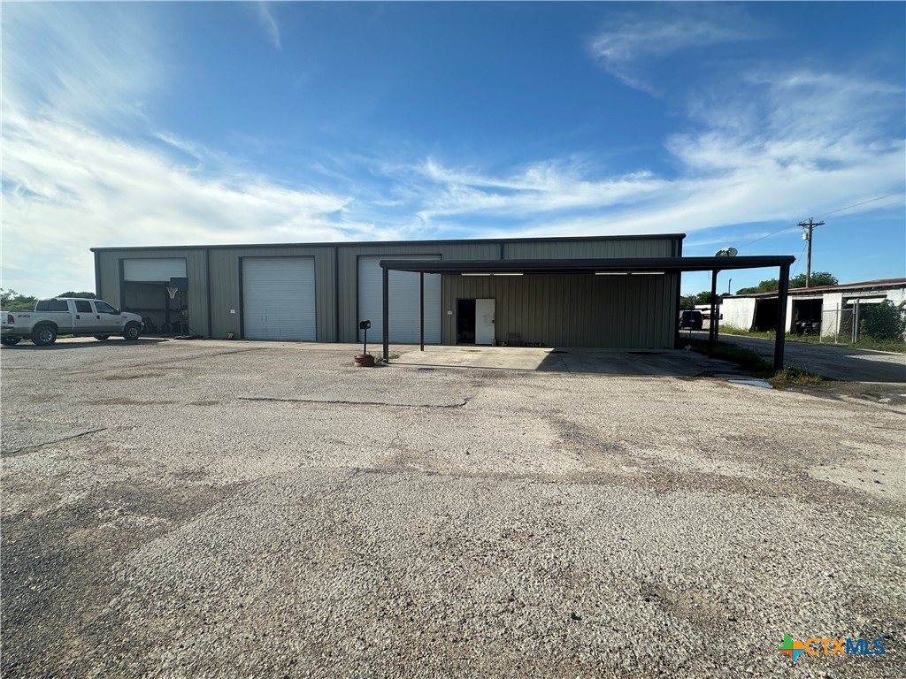 1426 Slaughter House Road Property Photo 2