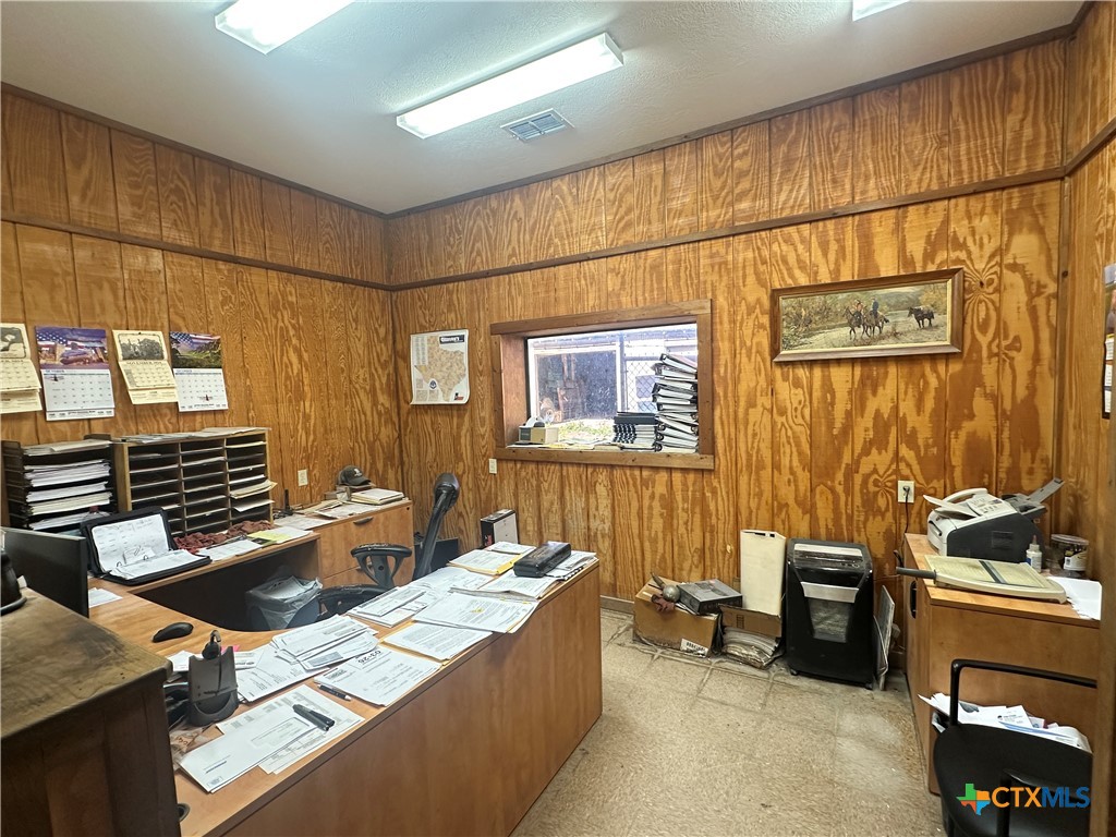 1426 Slaughter House Road Property Photo 6