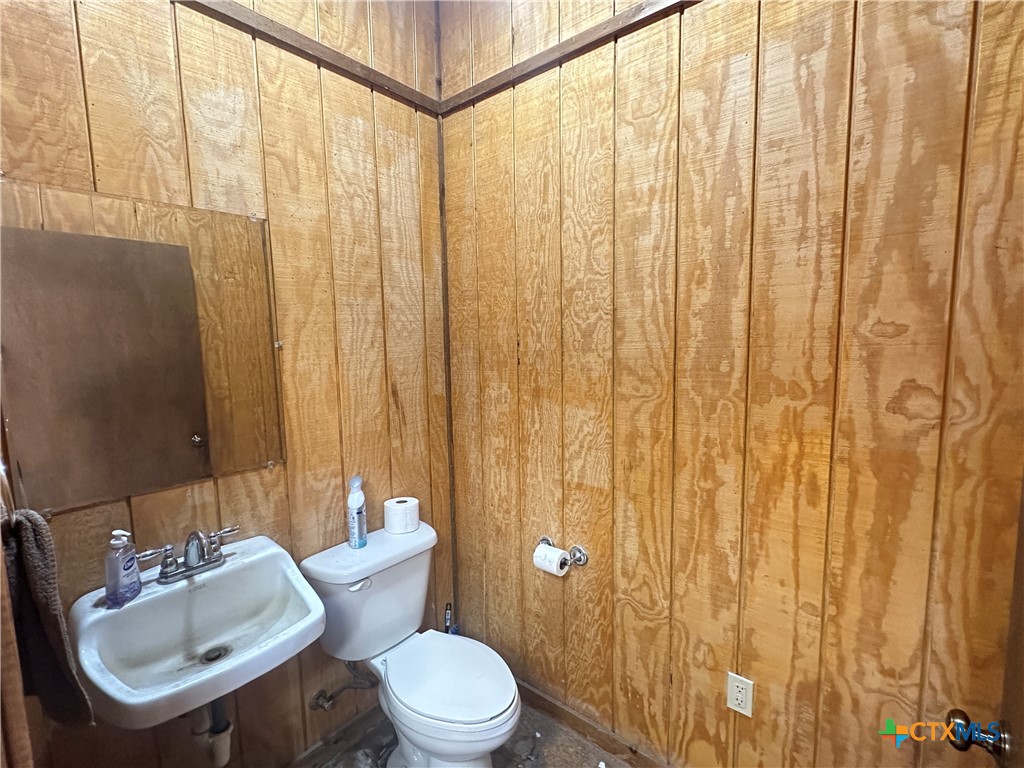 1426 Slaughter House Road Property Photo 10