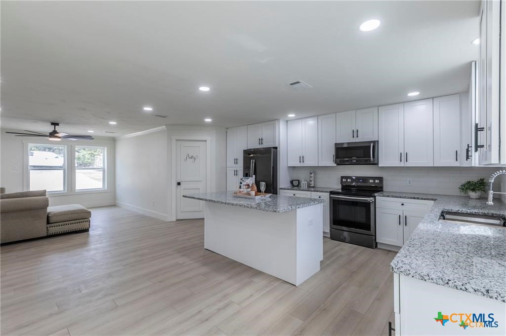 3655 Brenda Lane Property Photo 5