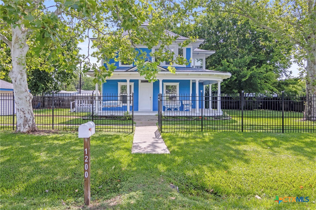 1200 4th Street Property Photo 1