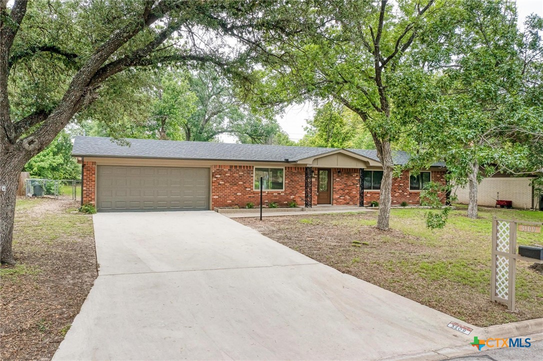3109 Anacacho Dr. Property Photo 2