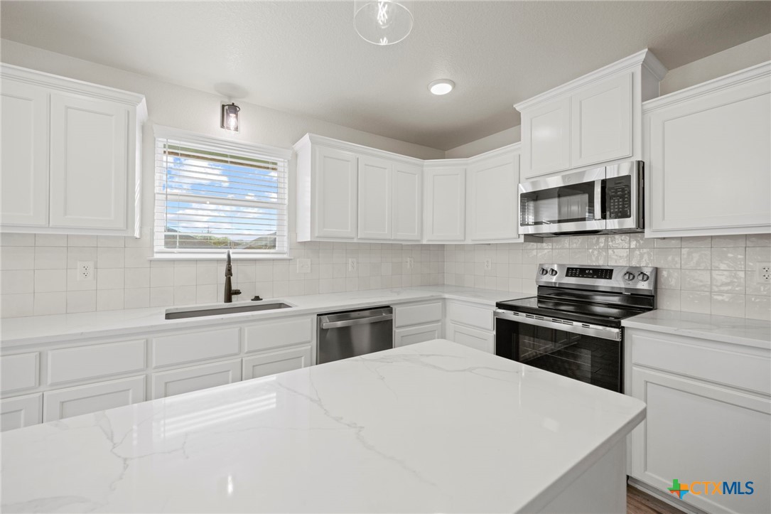2528 Cowgirl Trail Property Photo 17