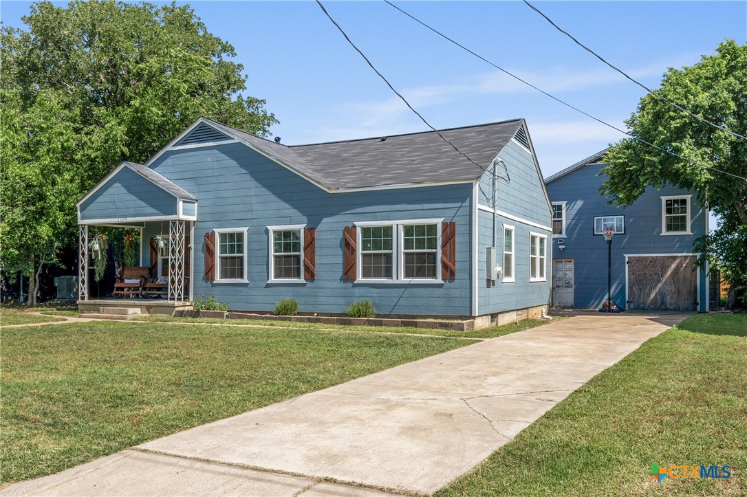 1107 Waco Street Property Photo 2