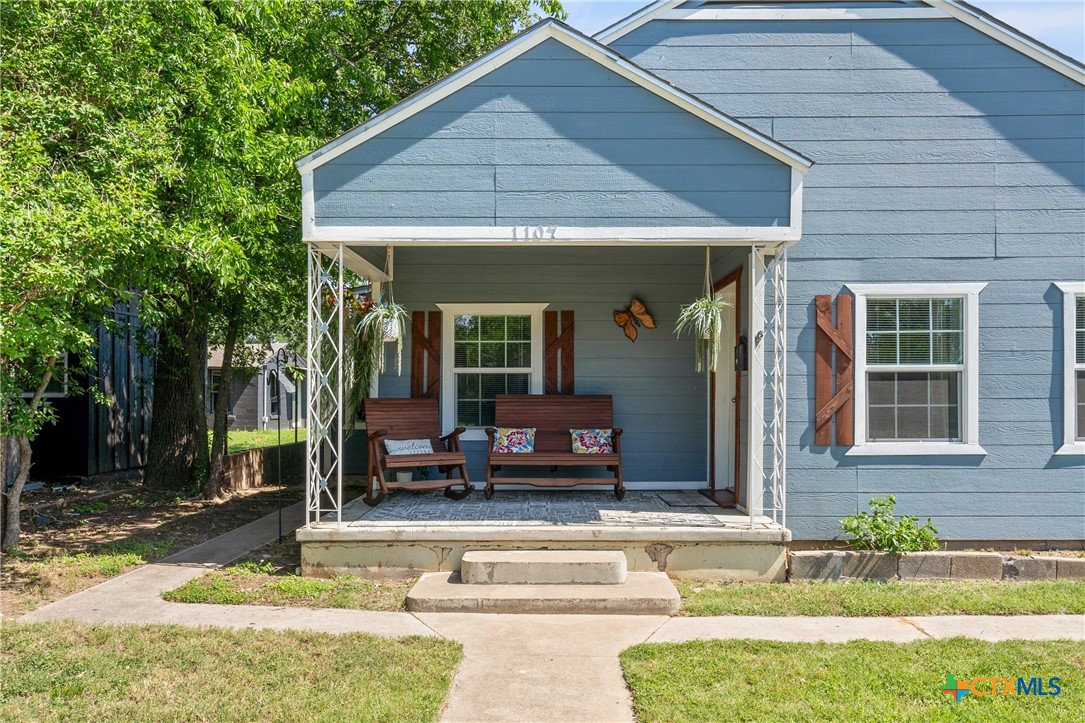 1107 Waco Street Property Photo 3