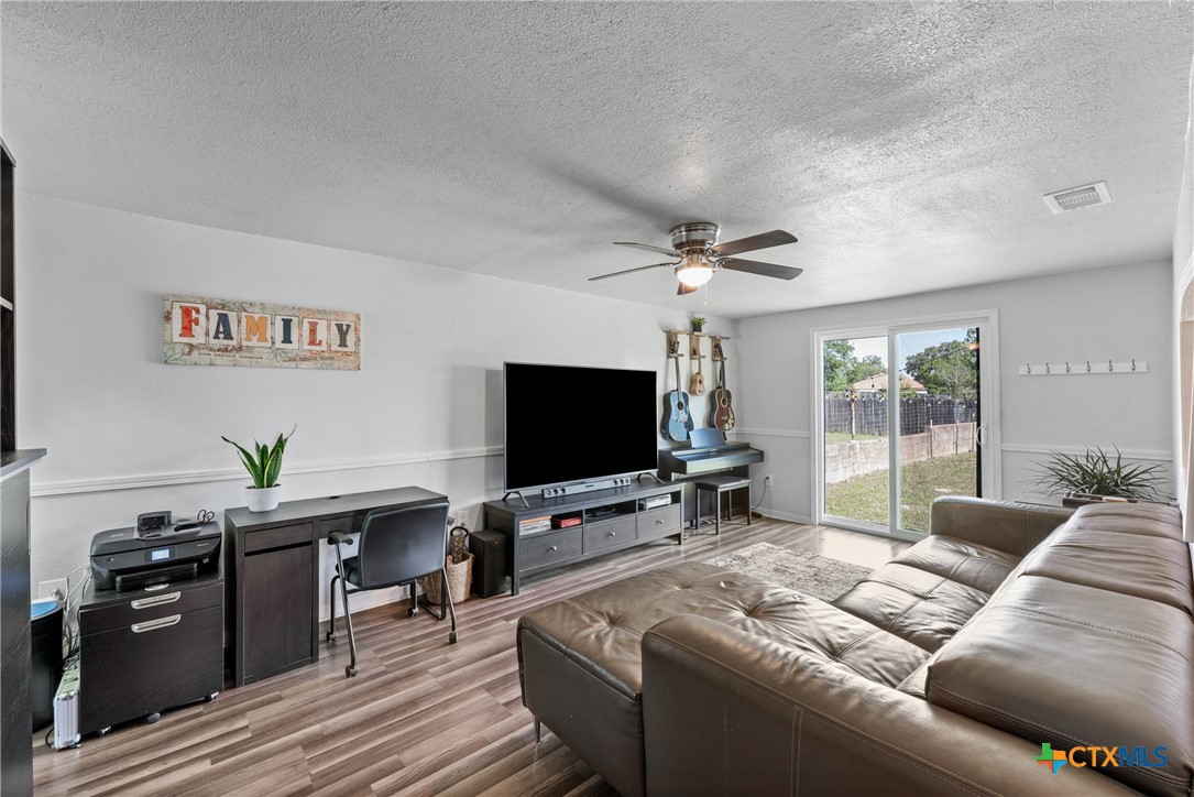 1107 Waco Street Property Photo 12