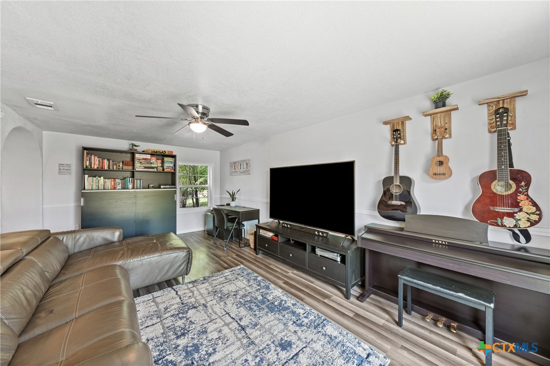 1107 Waco Street Property Photo 13