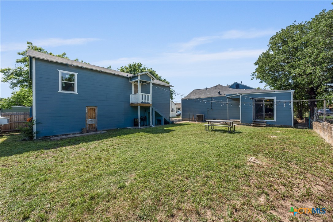 1107 Waco Street Property Photo 23