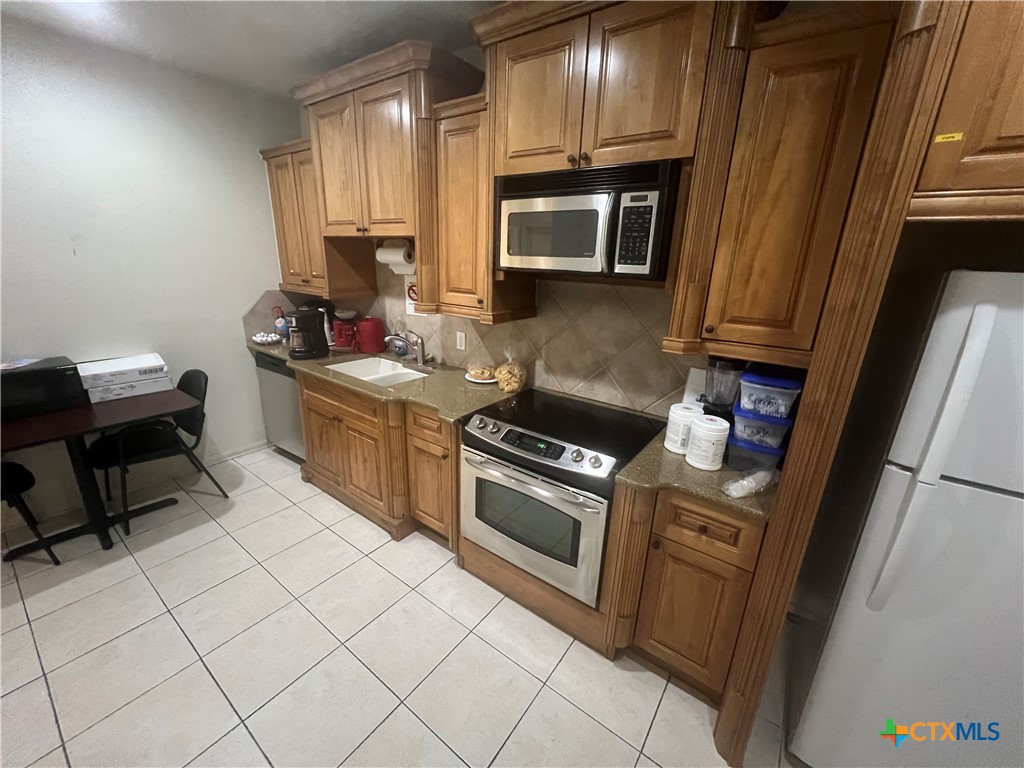 2025 Memory Lane 400a Property Photo 16