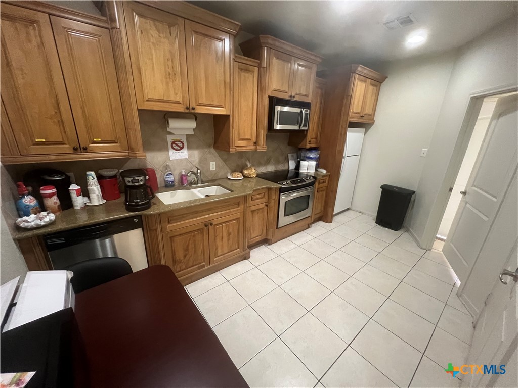 2025 Memory Lane 400a Property Photo 17