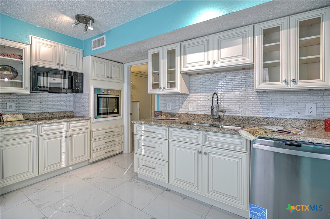 2016 Kingwood Drive Property Photo 19