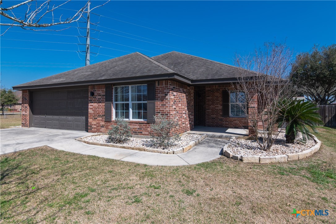 121 Castlewood Drive Property Photo 1
