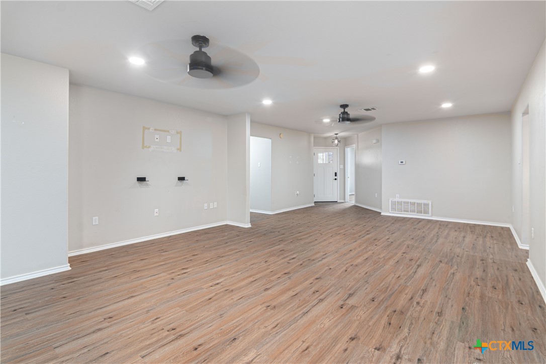 121 Castlewood Drive Property Photo 4