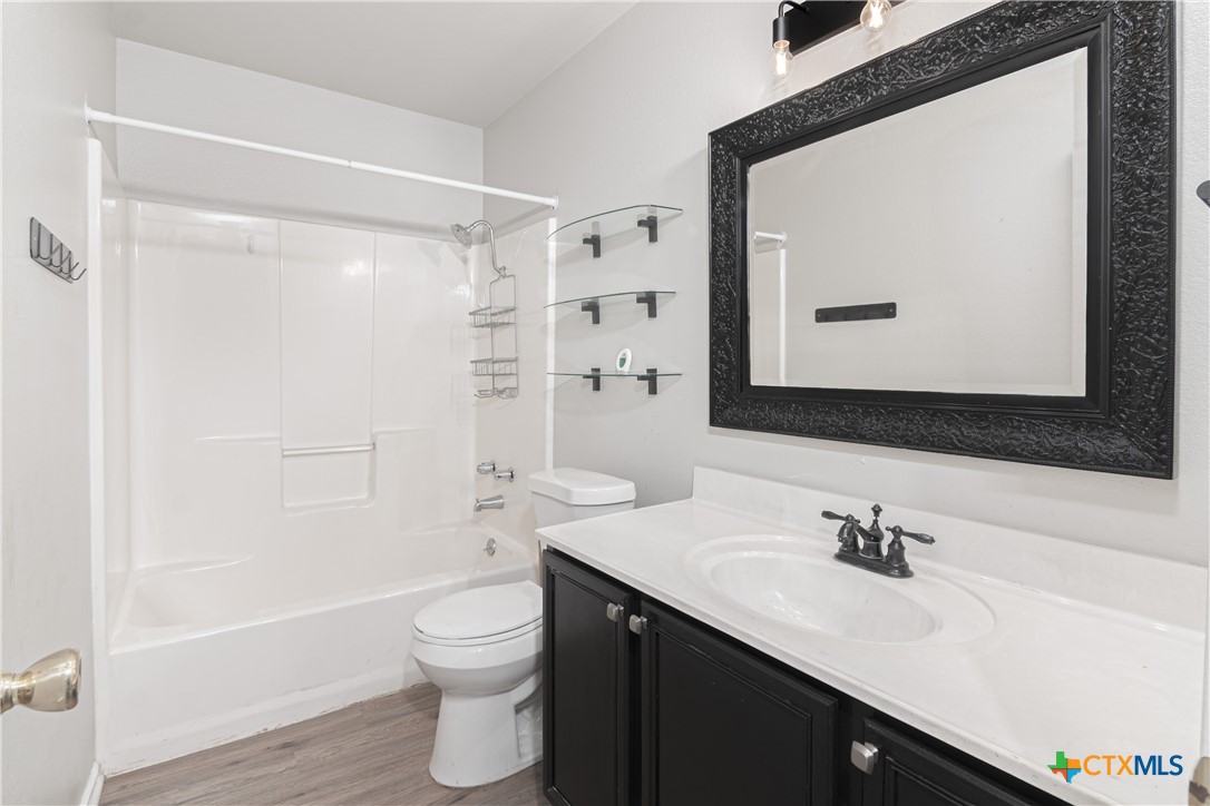 121 Castlewood Drive Property Photo 13
