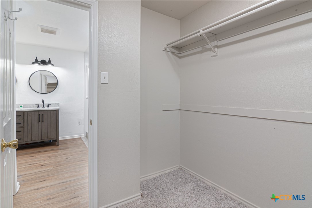 121 Castlewood Drive Property Photo 23