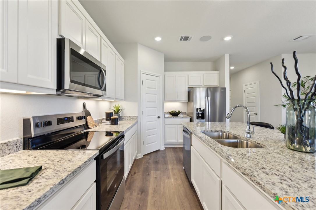 122 Cutleaf Cove Property Photo 3